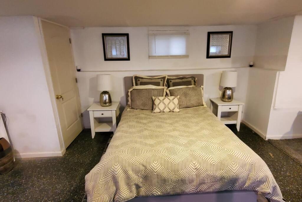 Cozy Studio; Lower Level Unit ニューヨーク エクステリア 写真