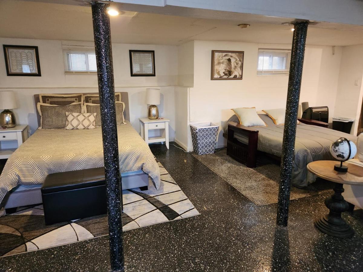 Cozy Studio; Lower Level Unit ニューヨーク エクステリア 写真