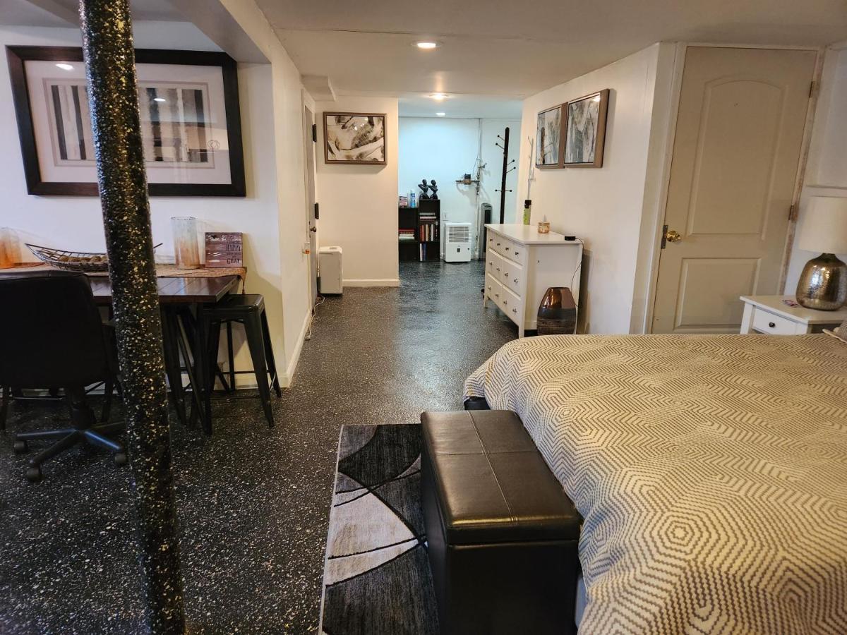Cozy Studio; Lower Level Unit ニューヨーク エクステリア 写真