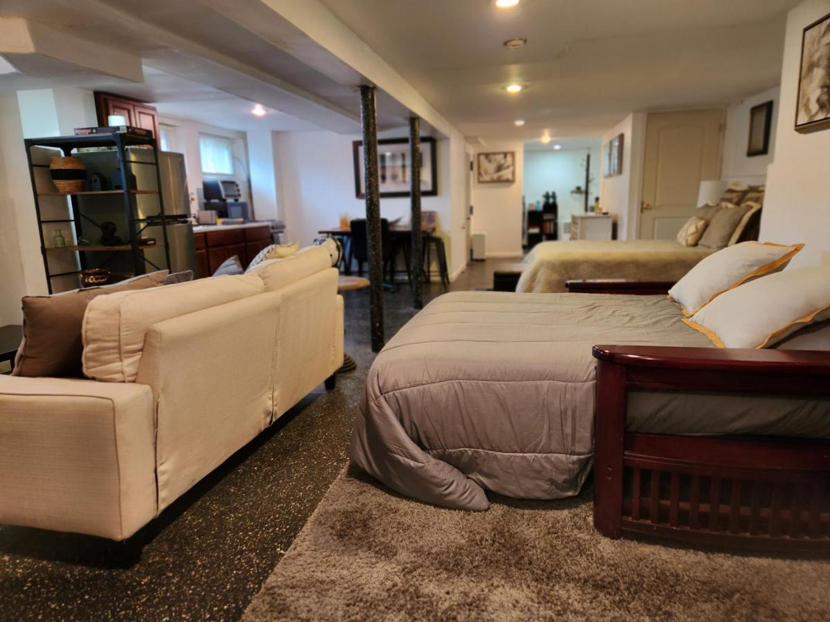 Cozy Studio; Lower Level Unit ニューヨーク エクステリア 写真
