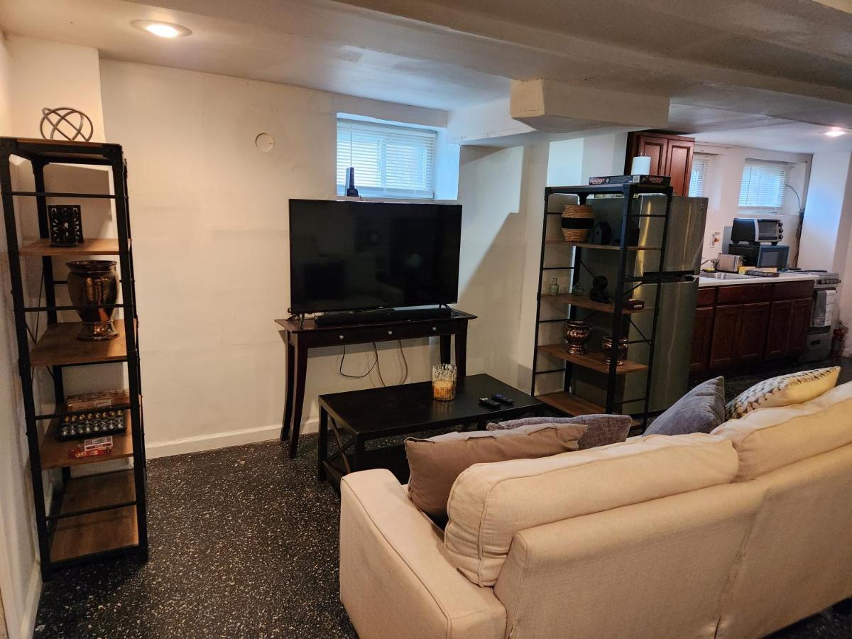Cozy Studio; Lower Level Unit ニューヨーク エクステリア 写真