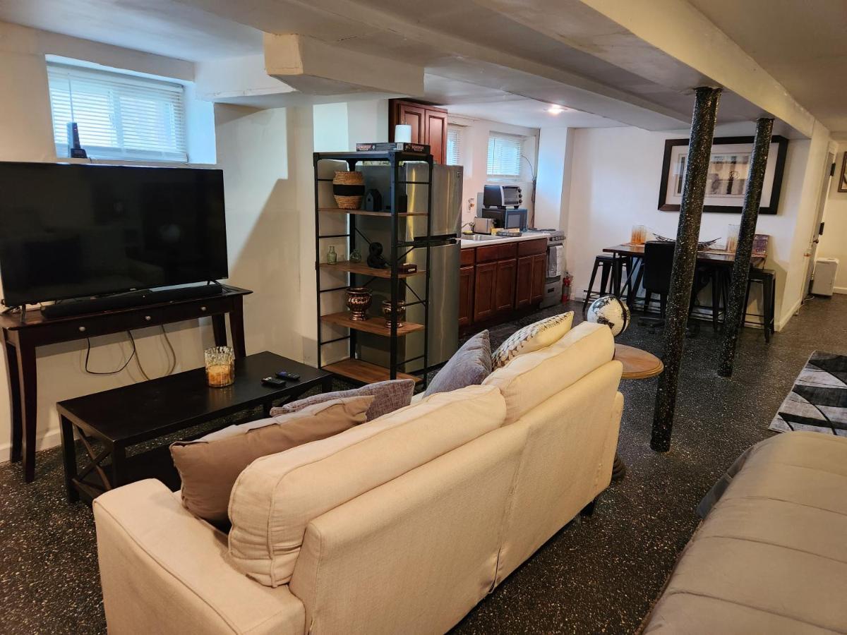 Cozy Studio; Lower Level Unit ニューヨーク エクステリア 写真